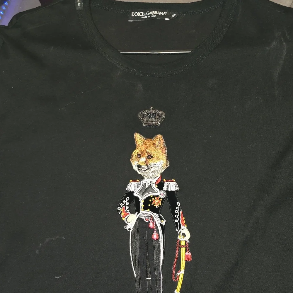Dolce & Gabbana Black Tee with Regal Cat Embroidery